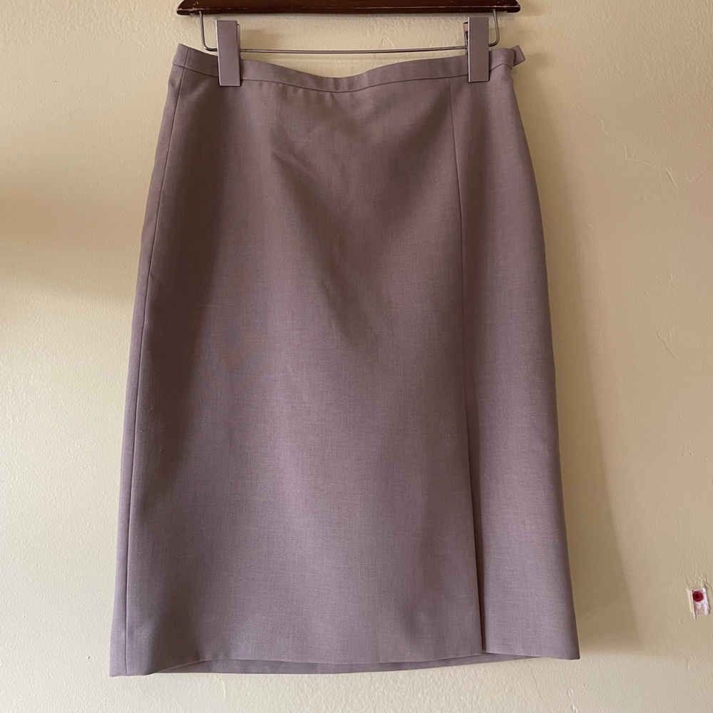 G2000 tan/beige skirt size 7 (28”), very feminine skirt goes with all tops!
